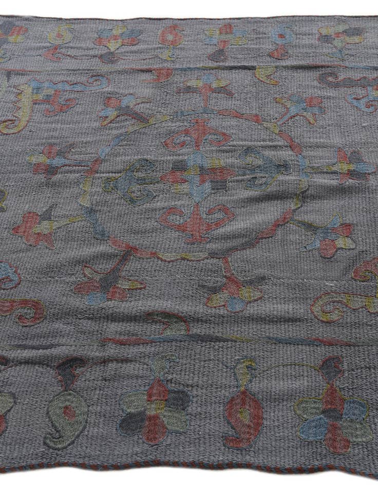 Detail image of 4' 10 x 6' 9  Hand Woven Kilim Suzani Wool Rug