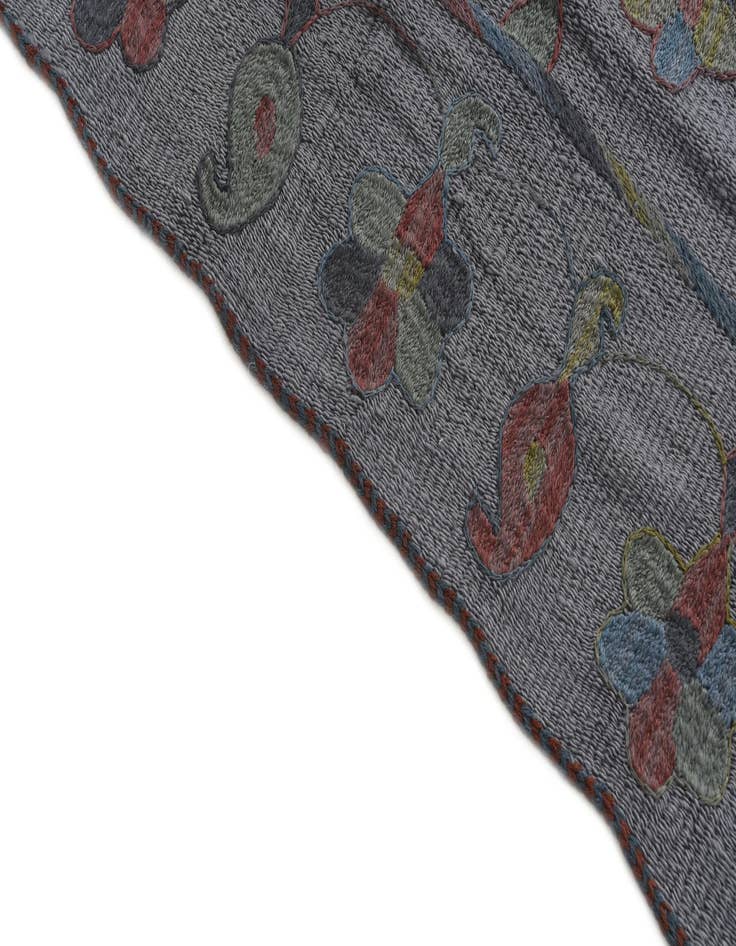 Detail image of 4' 10 x 6' 9  Hand Woven Kilim Suzani Wool Rug