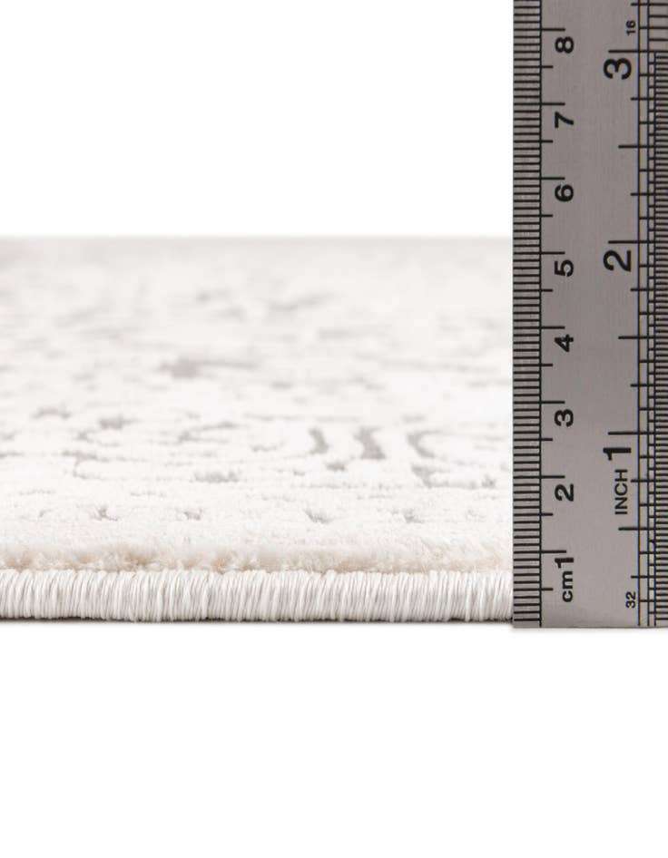 Detail image of 5' x 7' 7 Modern Classical Rug