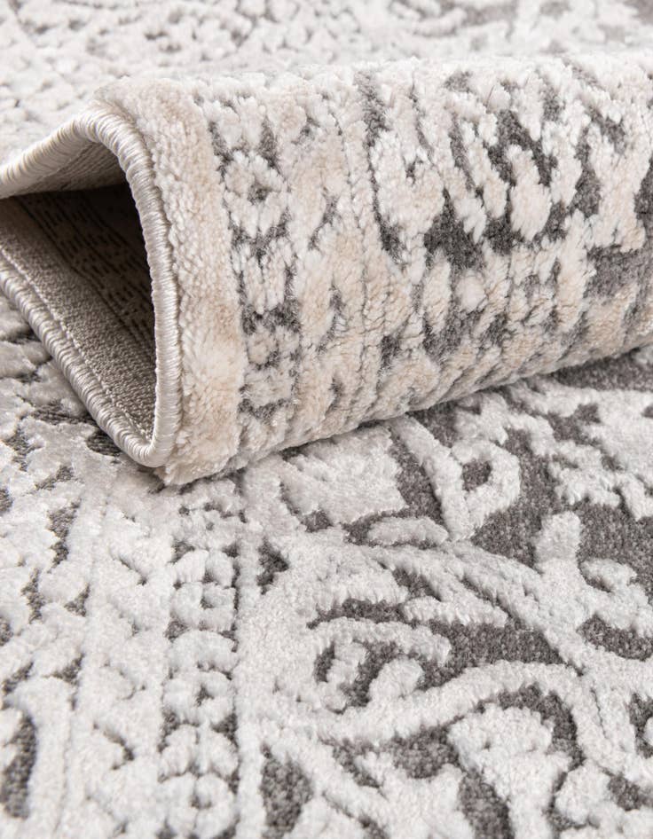 Detail image of 4' x 6' New Vintage Rug