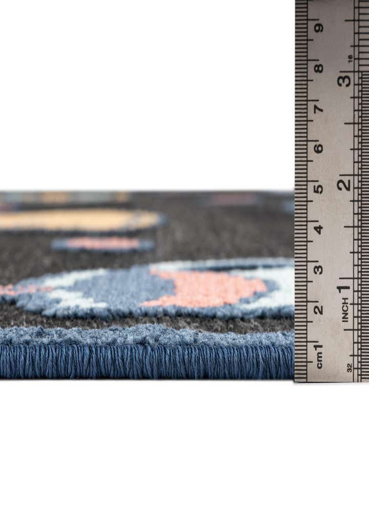 5' x 7' 7 Easy-Clean Indoor / Outdoor Rug