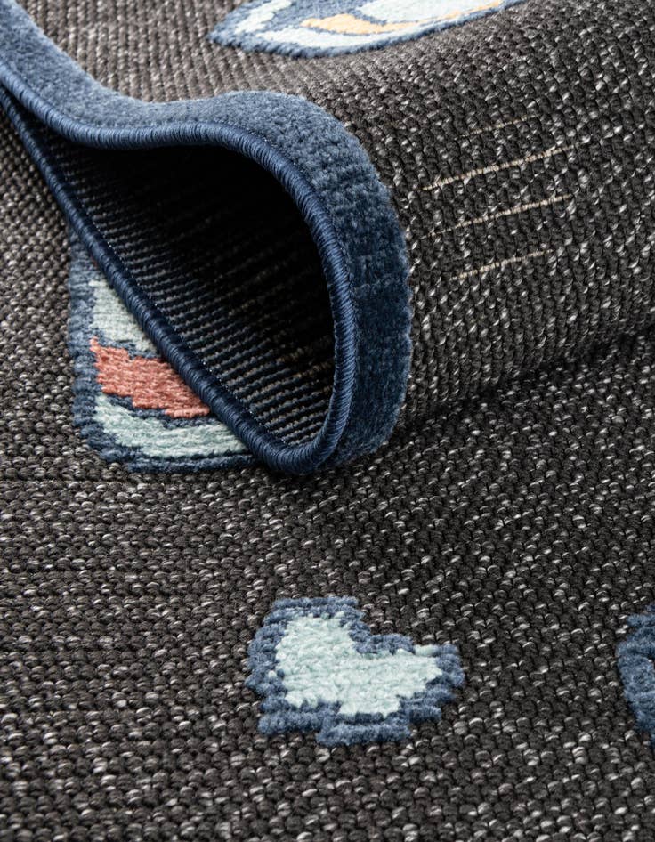 Detail image of 5' x 7' 7  Washable  Indoor / Outdoor Rug