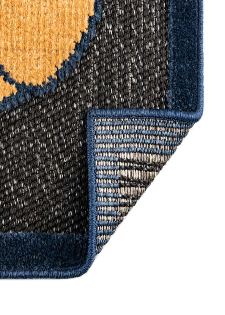 5' x 7' 7 Easy-Clean Indoor / Outdoor Rug