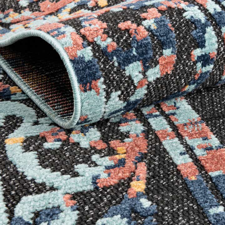 5' x 7' 7 Easy-Clean Indoor / Outdoor Rug