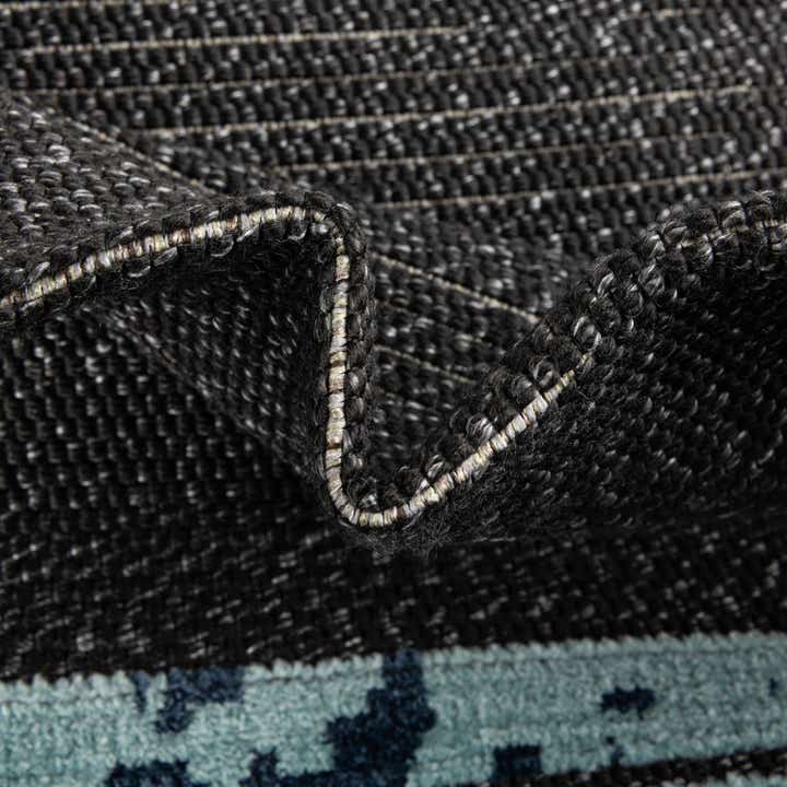 5' x 7' 7 Easy-Clean Indoor / Outdoor Rug