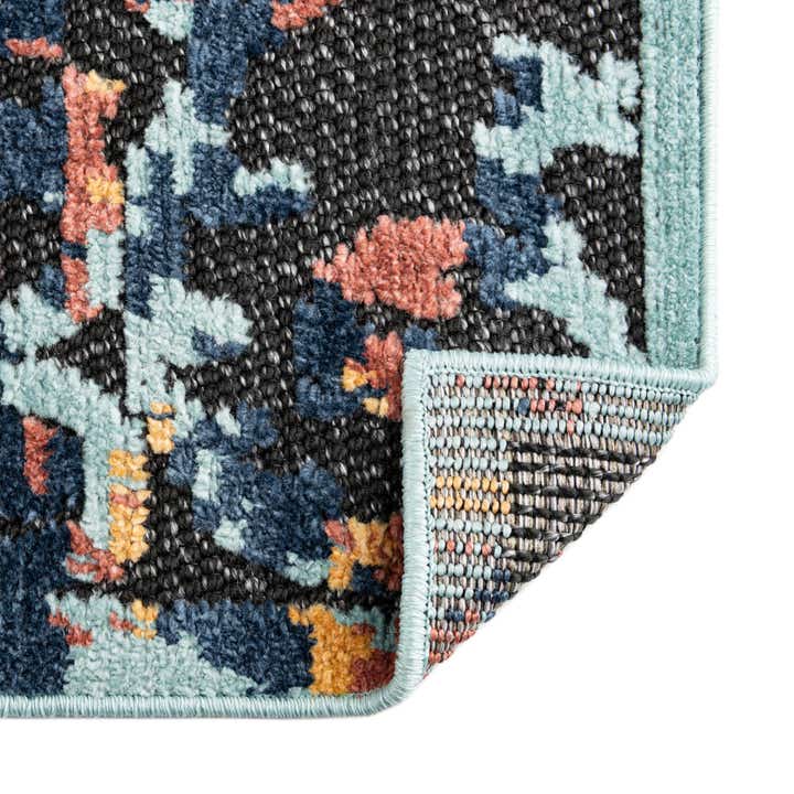 5' x 7' 7 Easy-Clean Indoor / Outdoor Rug