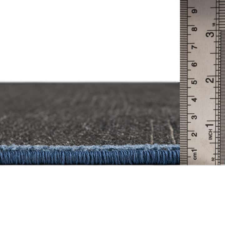 5' x 7' 7 Easy-Clean Indoor / Outdoor Rug