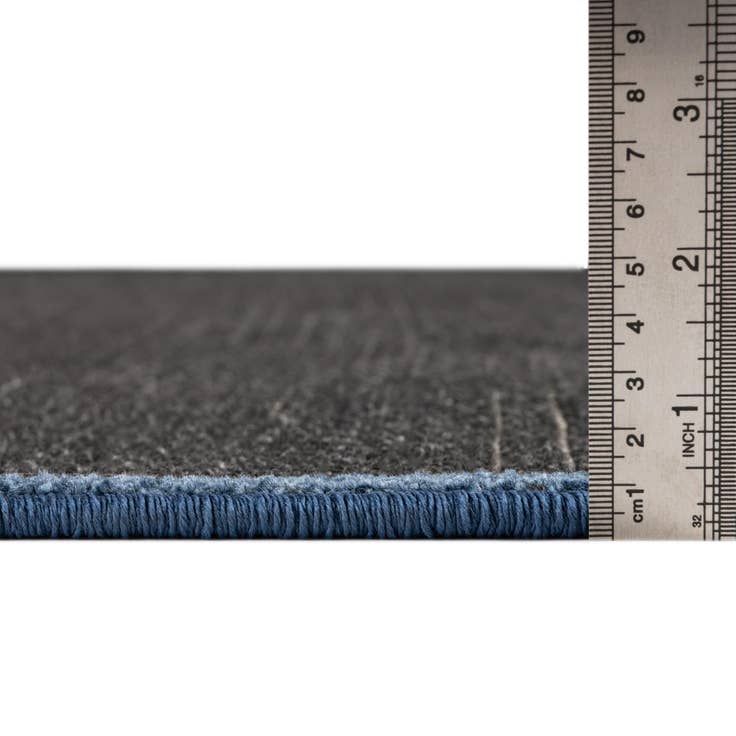 Detail image of 5' x 7' 7 Easy-Clean Indoor / Outdoor Rug