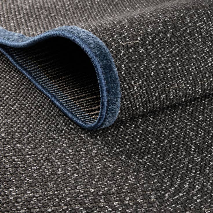 Detail image of 5' x 7' 7 Easy-Clean Indoor / Outdoor Rug