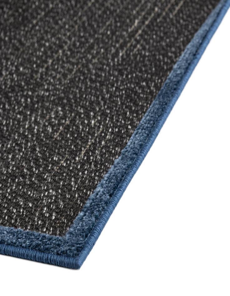 Detail image of 5' x 7' 7 Easy-Clean Indoor / Outdoor Rug