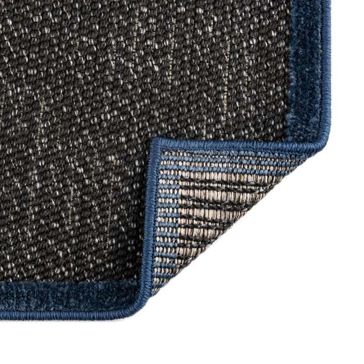 5' x 7' 7 Easy-Clean Indoor / Outdoor Rug