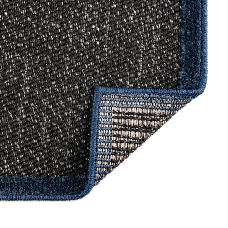 Detail image of 5' x 7' 7 Easy-Clean Indoor / Outdoor Rug