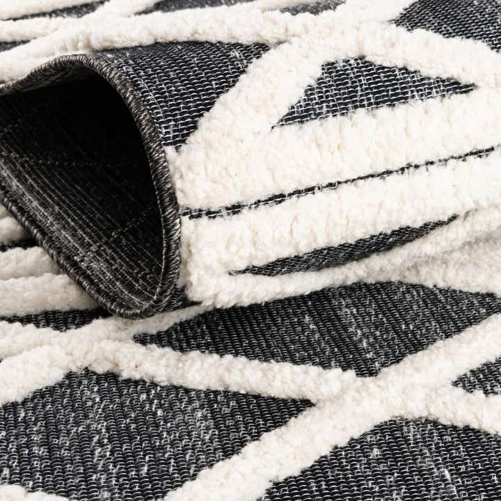 5' 3 x 7' 8 Easy-Clean Indoor / Outdoor Rug