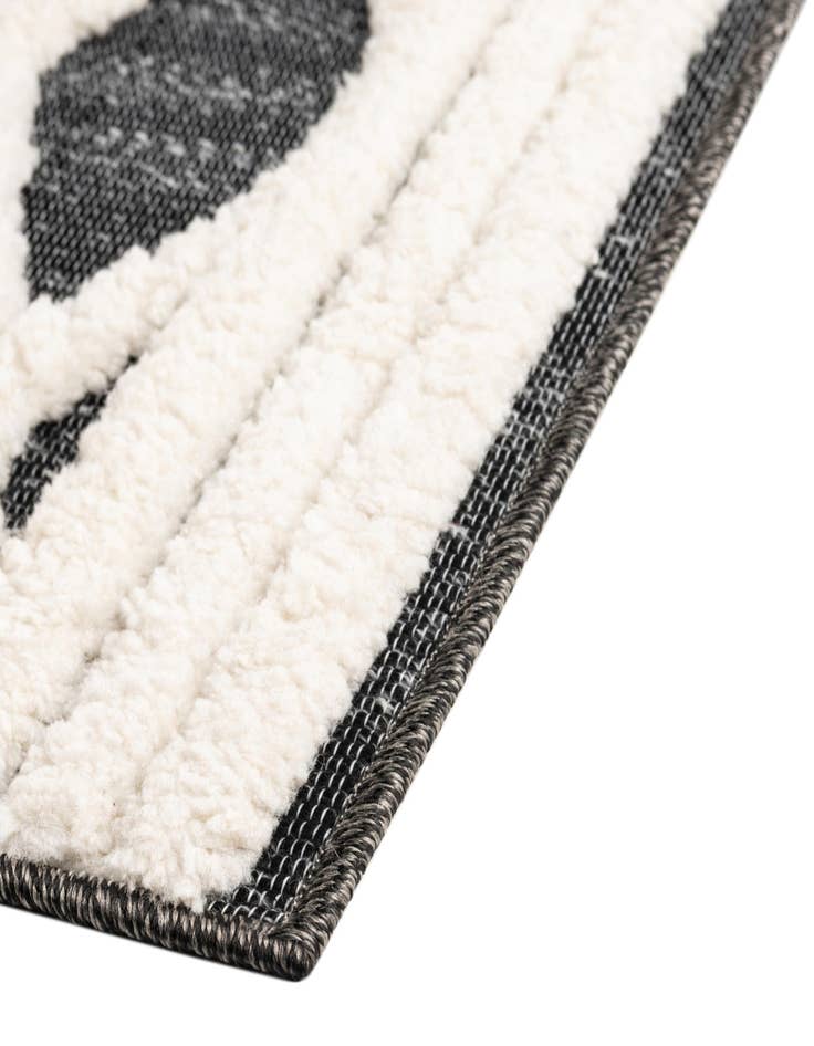 Detail image of 5' 3 x 7' 8  Washable  Indoor / Outdoor Rug