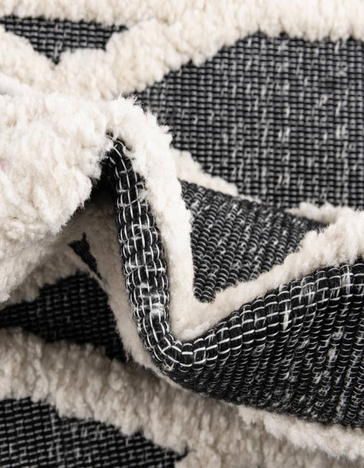 Detail image of 5' 3 x 7' 8  Washable  Indoor / Outdoor Rug