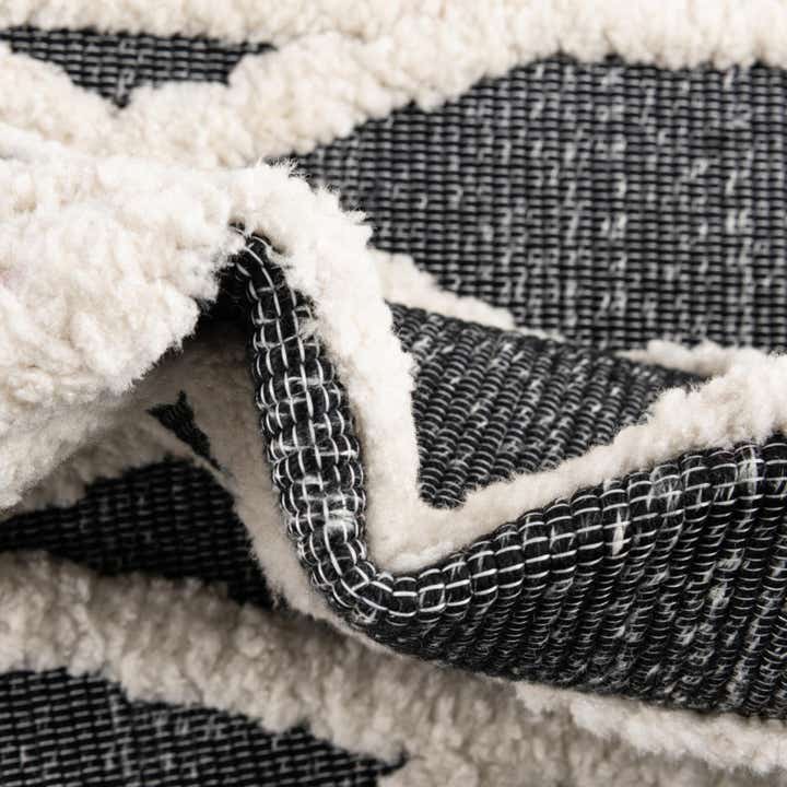 5' 3 x 7' 8 Easy-Clean Indoor / Outdoor Rug