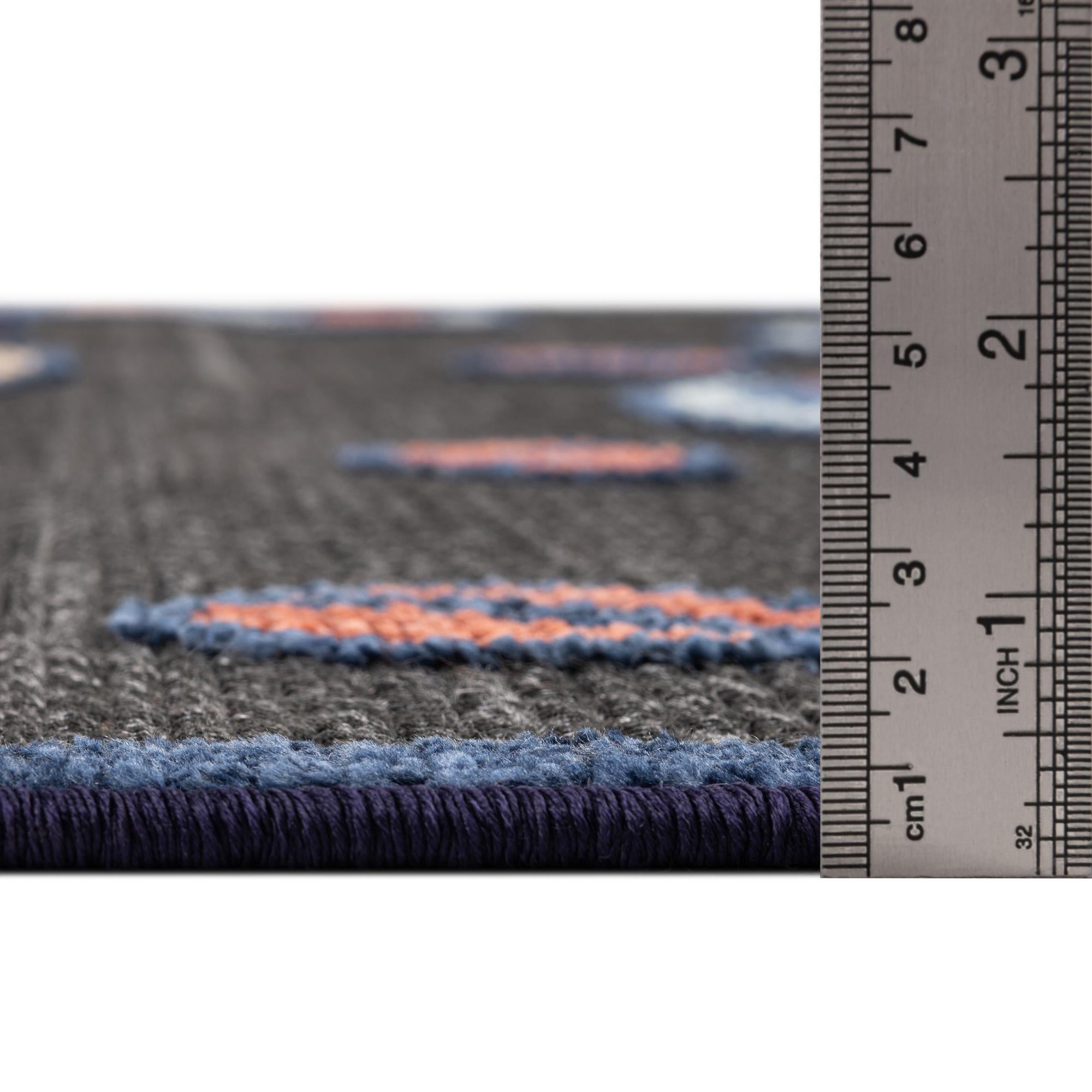 5' x 7' 7 Easy-Clean Indoor / Outdoor Rug