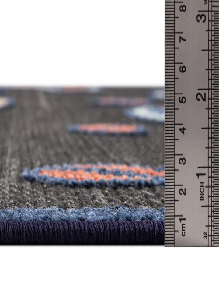 5' x 7' 7 Easy-Clean Indoor / Outdoor Rug