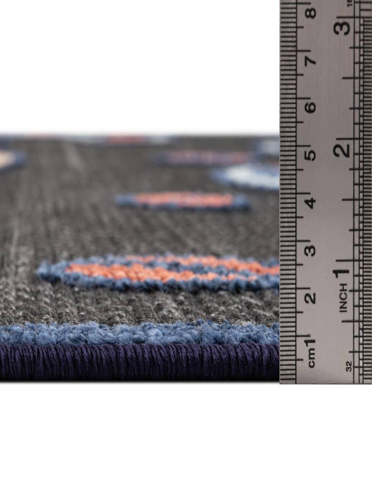 Detail image of 5' x 7' 7  Washable  Indoor / Outdoor Rug