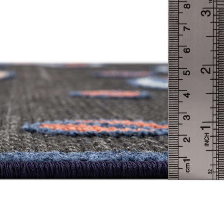 5' x 7' 7 Easy-Clean Indoor / Outdoor Rug