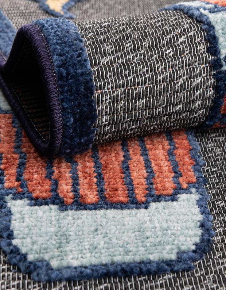 Detail image of 5' x 7' 7  Washable  Indoor / Outdoor Rug