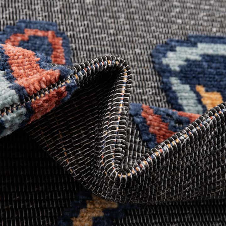 5' x 7' 7 Easy-Clean Indoor / Outdoor Rug
