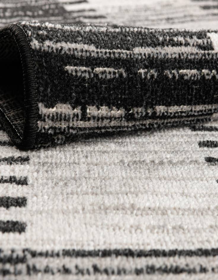 Detail image of 5' 3 x 7' 7 Victoria Rug