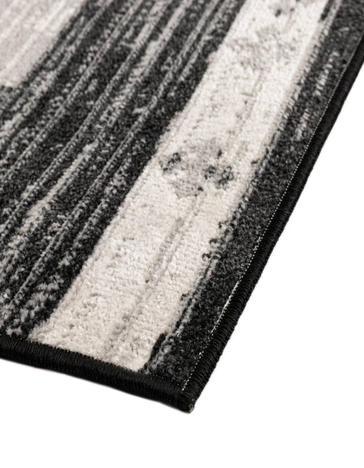 Detail image of 5' 3 x 7' 7 Victoria Rug