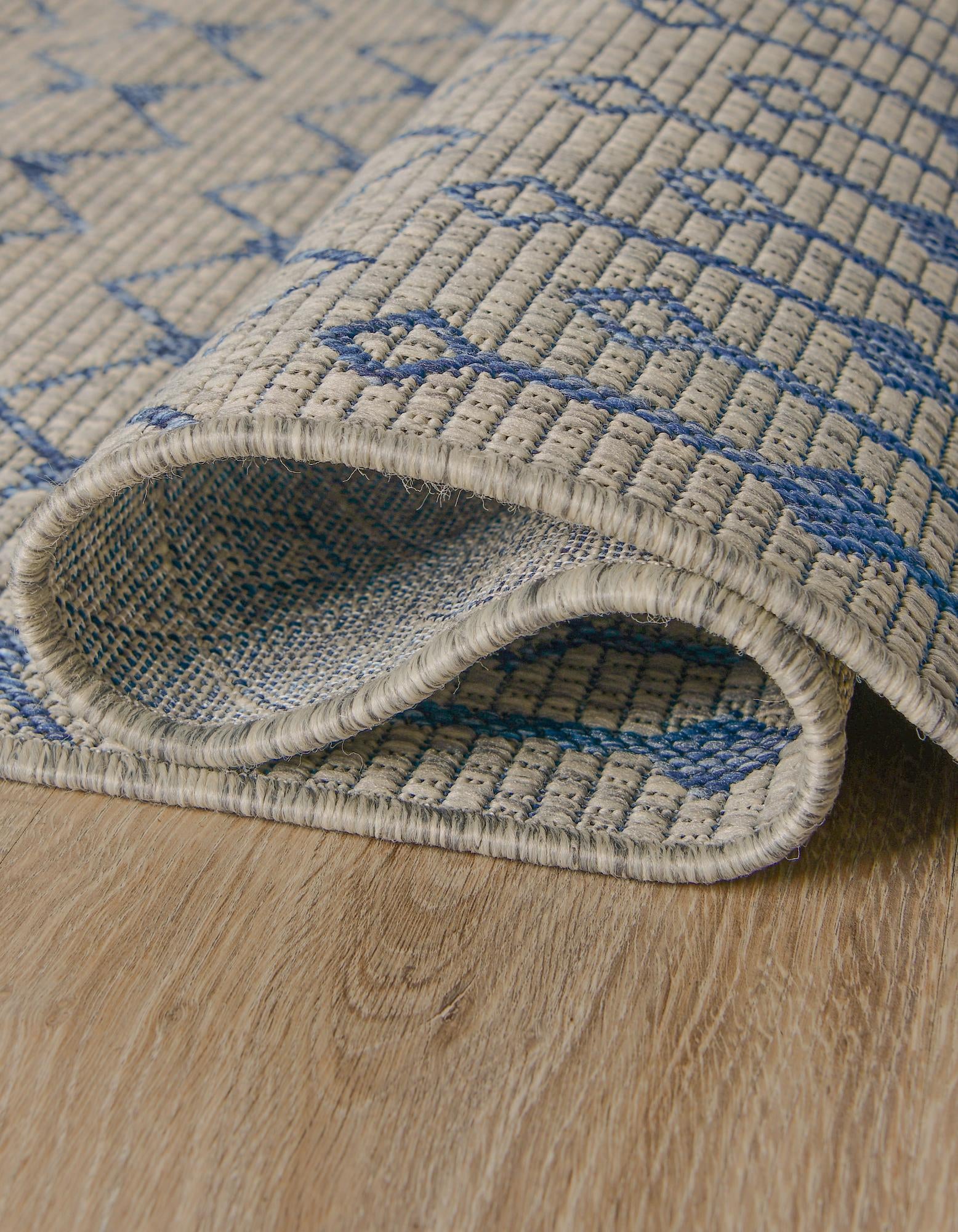 2' x 6' Easy-Clean Lattice Indoor / Outdoor Runner Rug