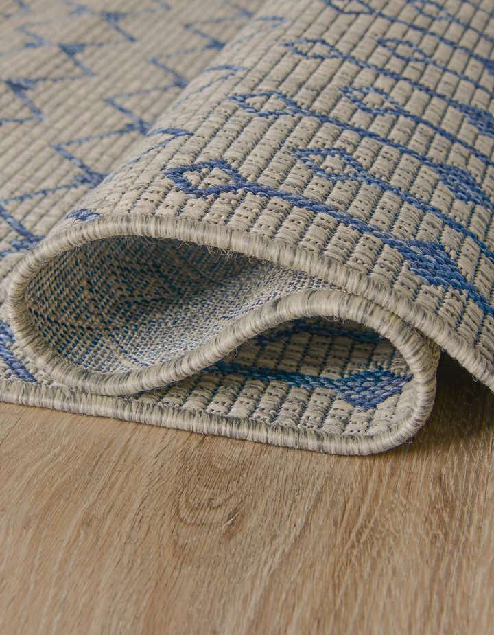 2' x 6' Easy-Clean Lattice Indoor / Outdoor Runner Rug