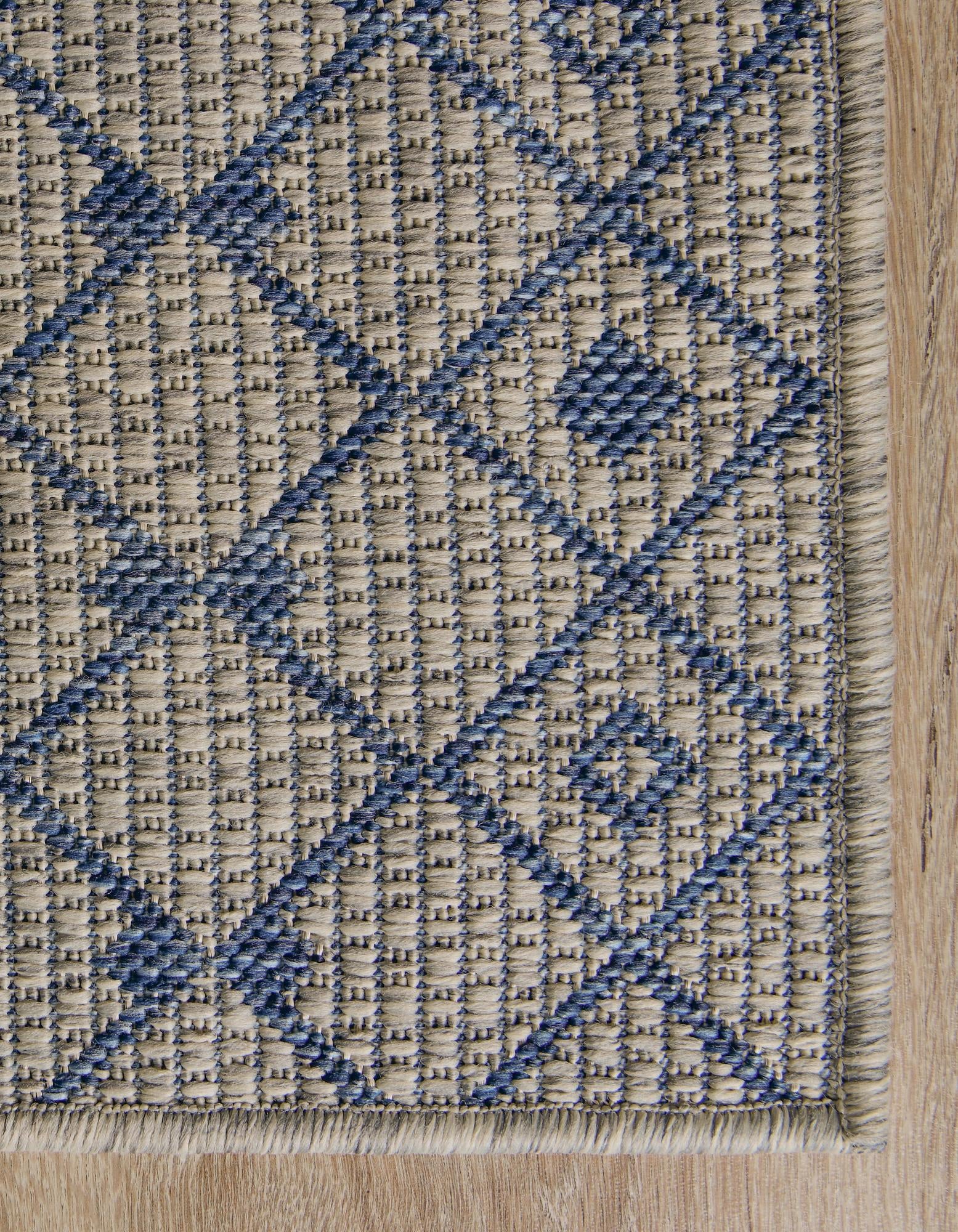 2' x 6' Easy-Clean Lattice Indoor / Outdoor Runner Rug
