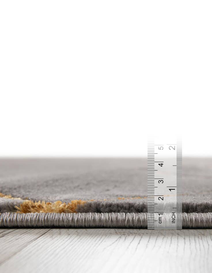 Detail image of 4' x 6' Vogue Geo Rug