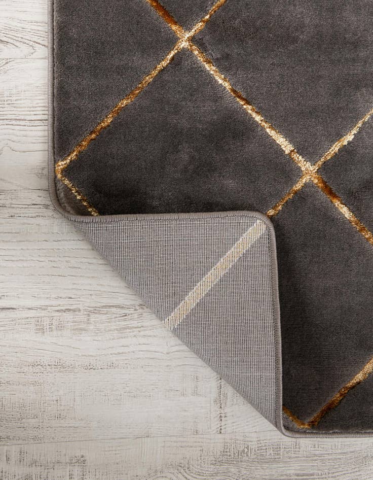 Detail image of 4' x 6' Vogue Geo Rug