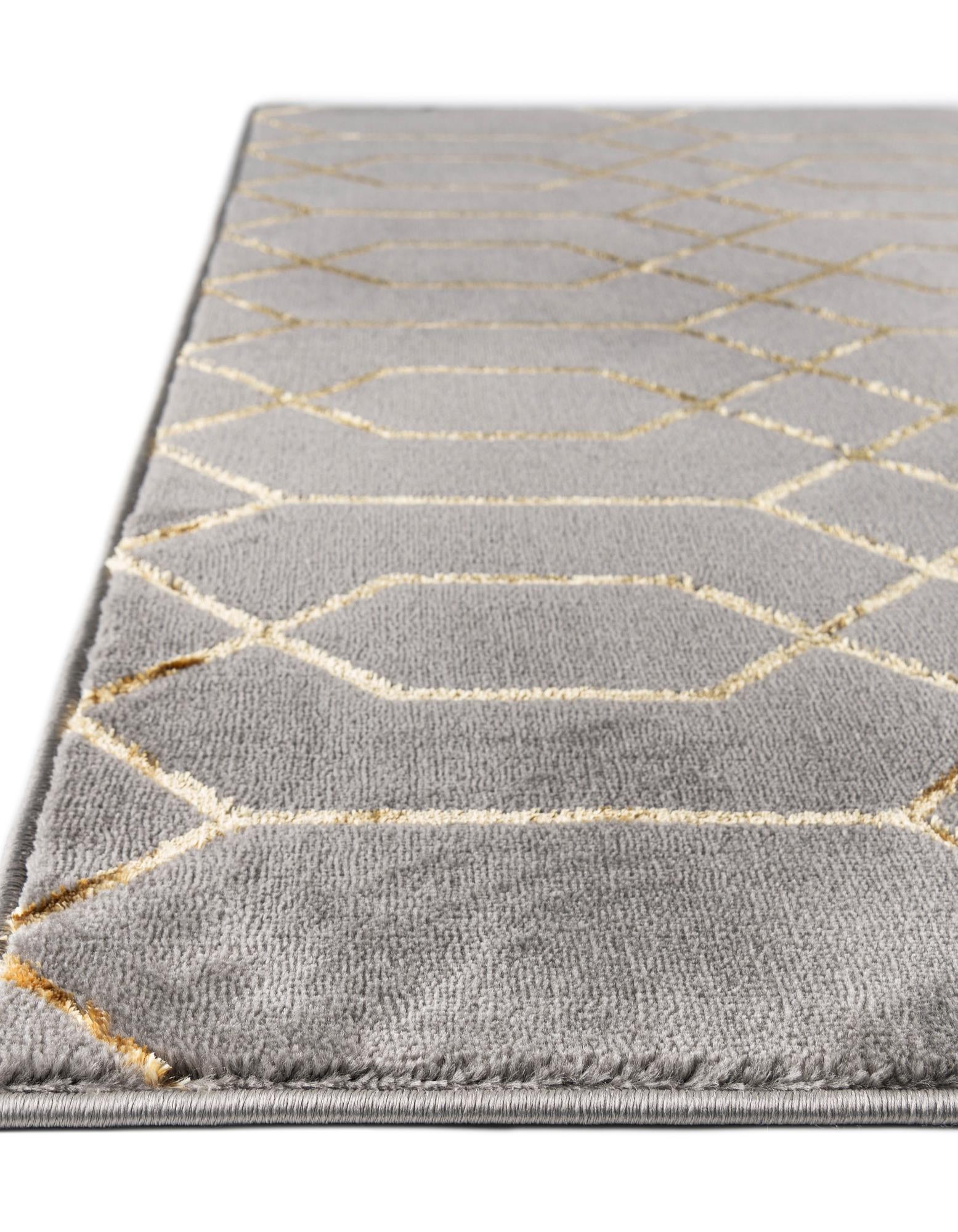 7' 10 x 7' 10 Marilyn Monroe™ Glam Trellis Square Rug