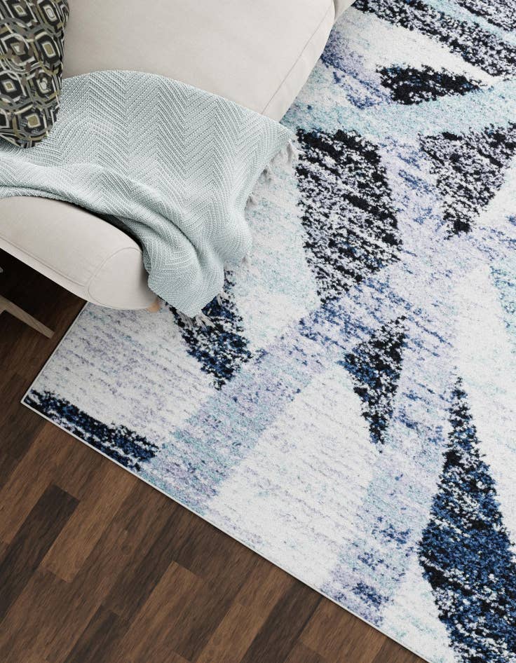 Detail image of 6' 1 x 9' Tucson Rug