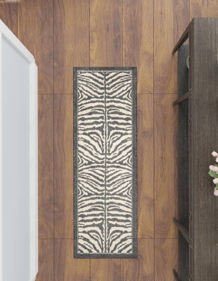 Detail image of 2' x 5' Savannah Runner Rug