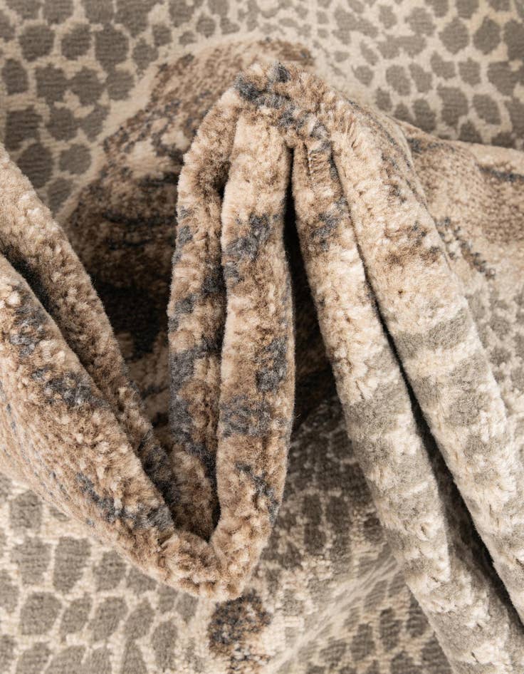 Detail image of 7' 10 x 7' 10 Savannah Square Rug