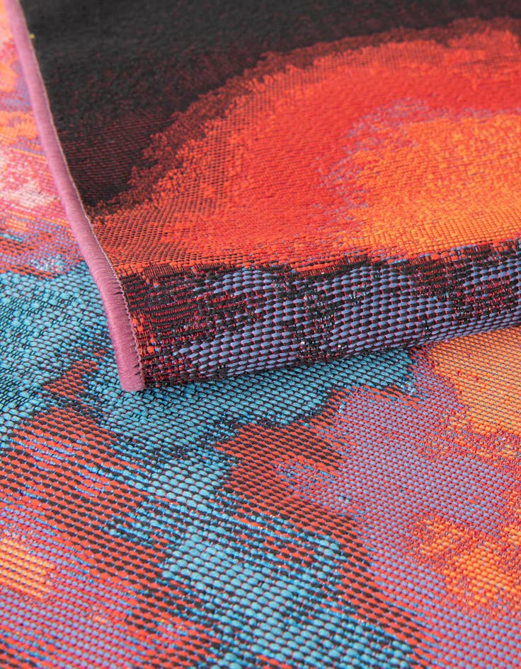 Detail image of 5' 3 x 5' 3 Easy-Clean Modern Indoor / Outdoor Round Rug