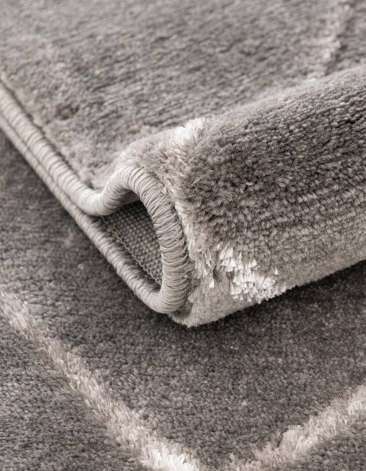 Detail image of 6' x 9' Vogue Geo Rug