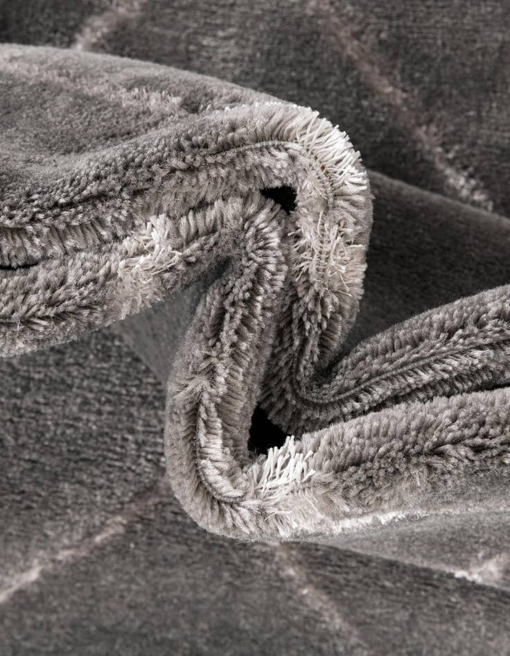 Detail image of 6' x 9' Vogue Geo Rug