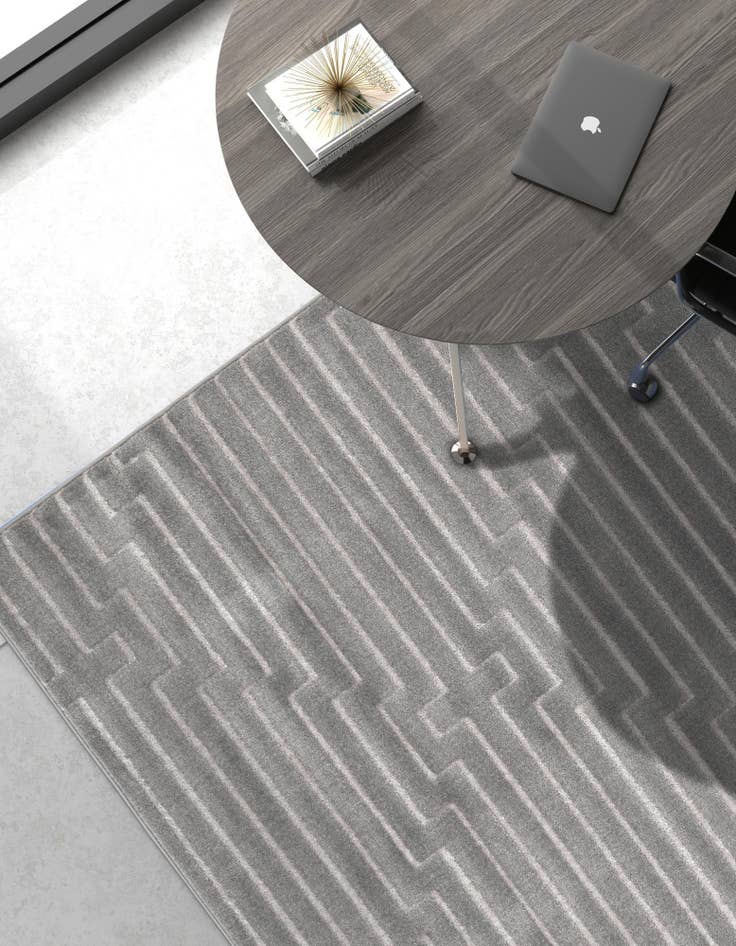 Detail image of 6' x 9' Vogue Geo Rug