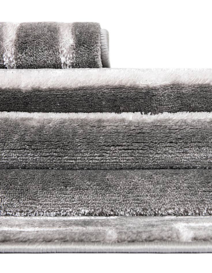 Detail image of 5' 3 x 7' Vogue Geo Rug
