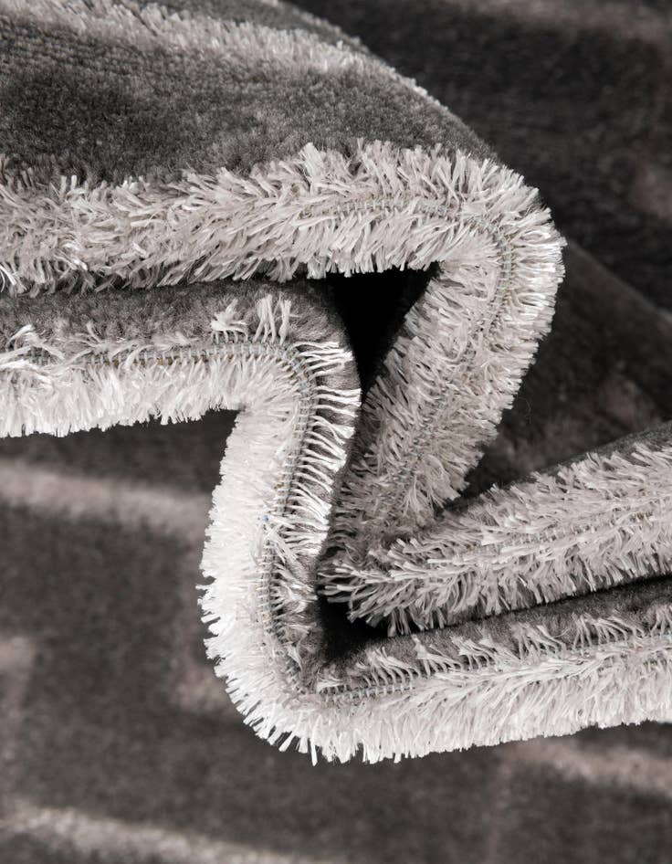 Detail image of 7' 10 x 7' 10 Vogue Geo Round Rug