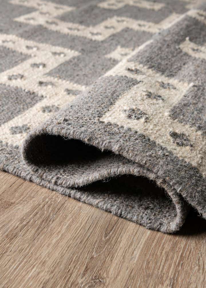 4' 1 x 6' 1 Hand Woven Kilim Wool Rug