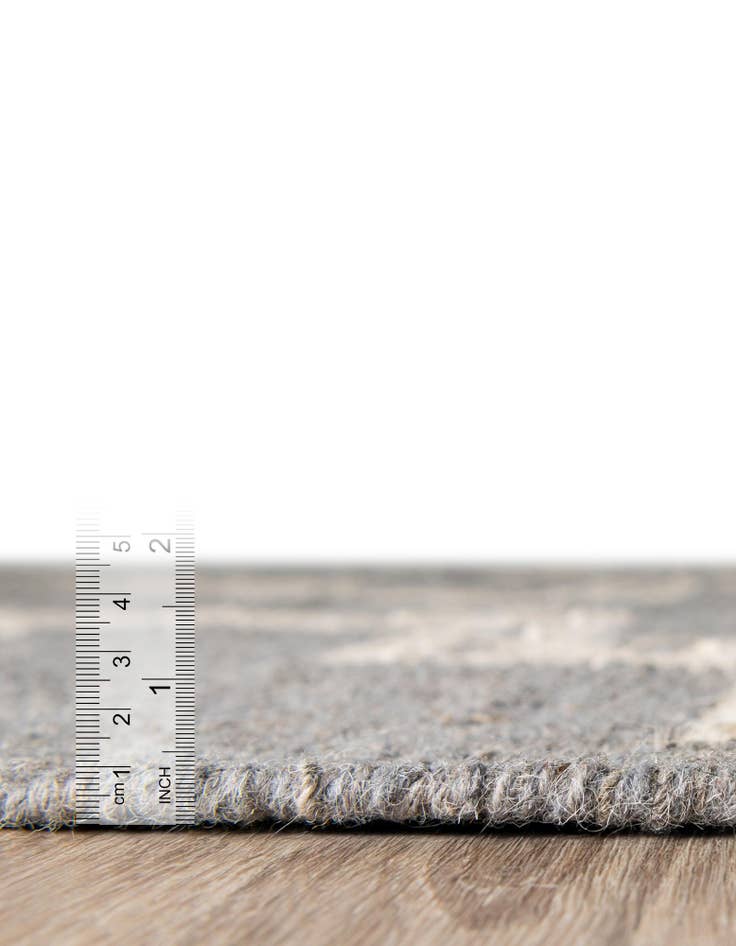 Detail image of 4' 1 x 6' 1 Hand Woven Kilim Wool Rug