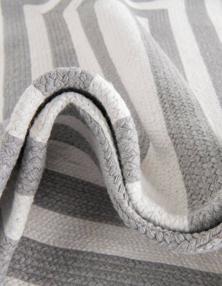 Detail image of 3' 3 x 3' 3  Hand Woven Eco Verse   Washable Indoor / Outdoor Round Rug