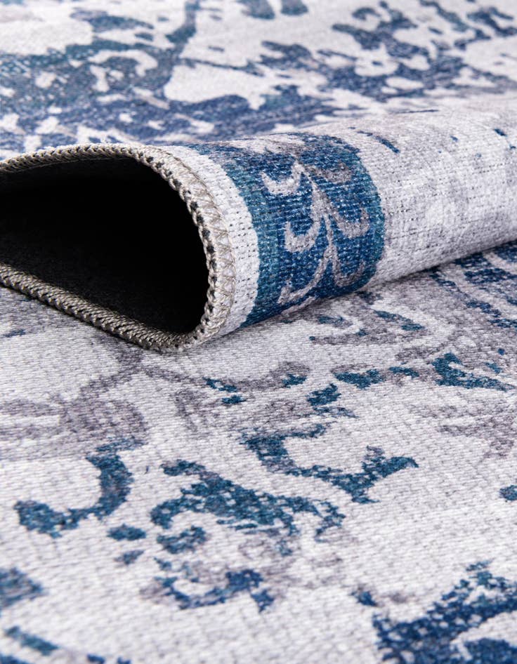 Detail image of 6' x 9' Washable Francesca Oval Rug