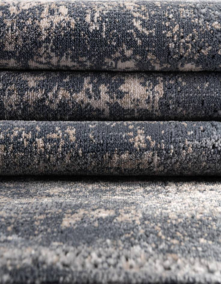 Detail image of 2' 2 x 6' 7 Villa Runner Rug