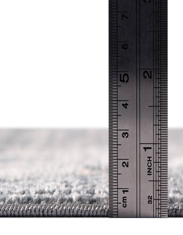 Detail image of 2' 2 x 6' 7 Villa Runner Rug