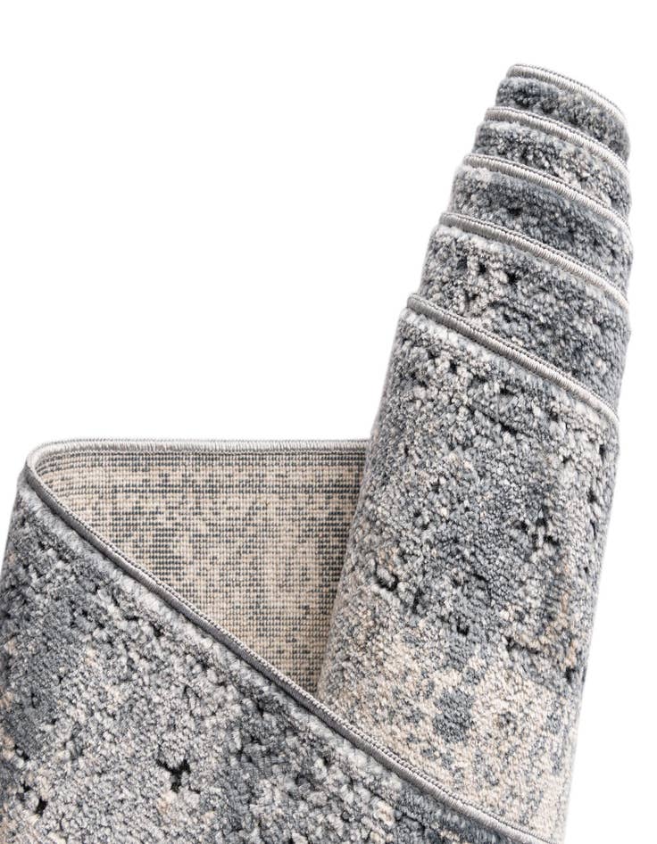 Detail image of 2' 2 x 6' 7 Villa Runner Rug